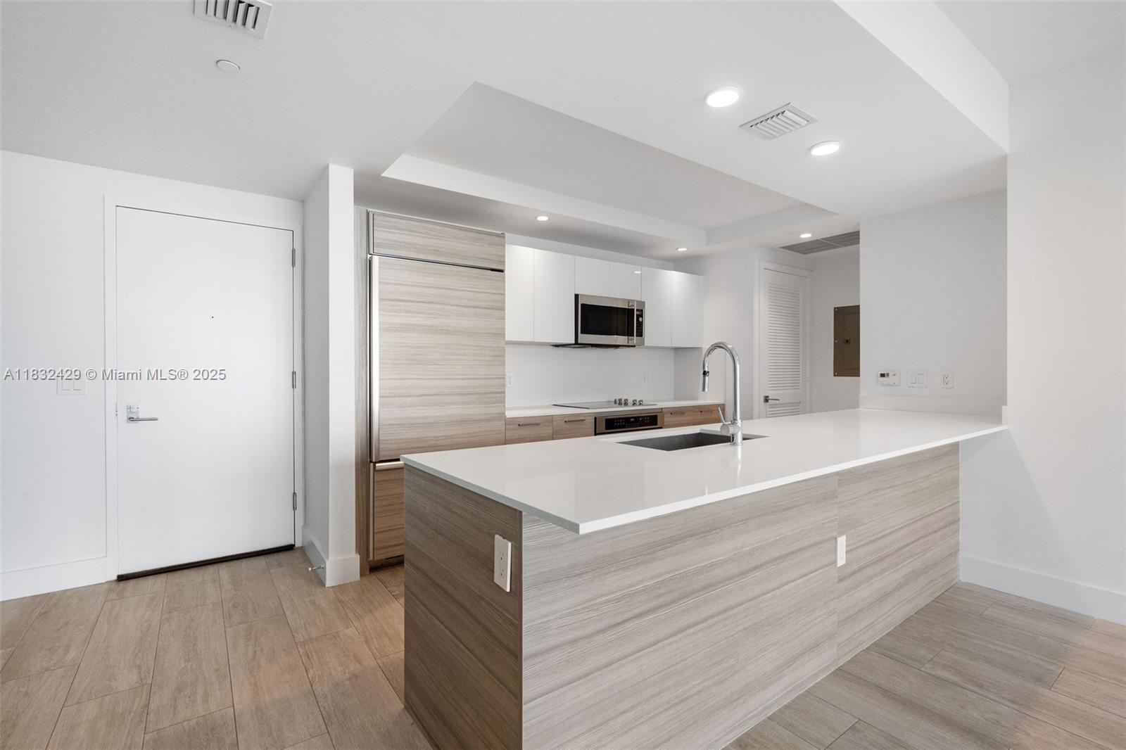 121 NE 34th St # 2507