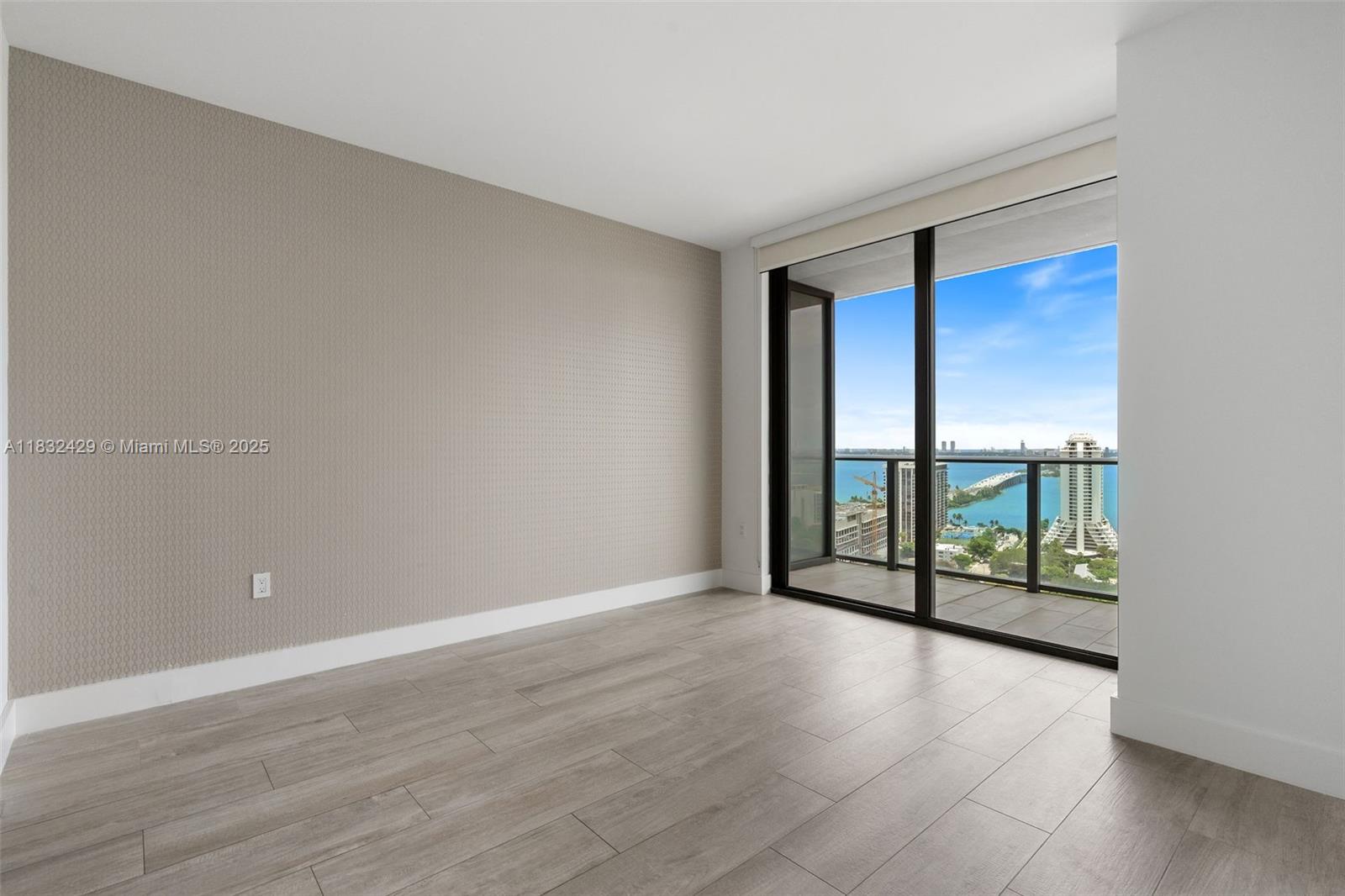 121 NE 34th St # 2507