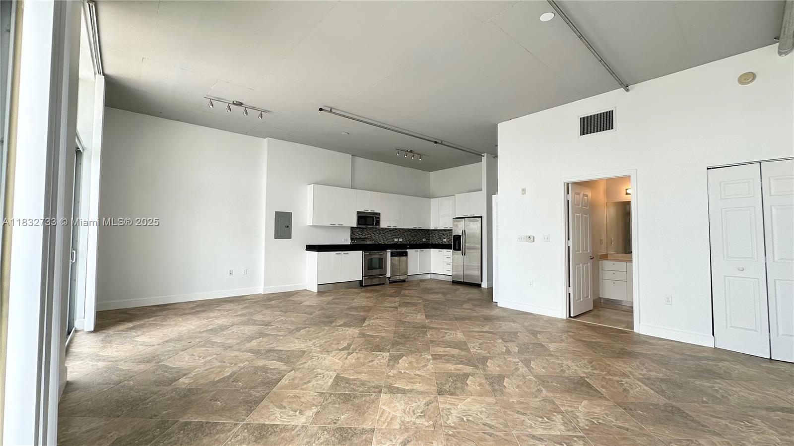 2100 Van Buren St # 301