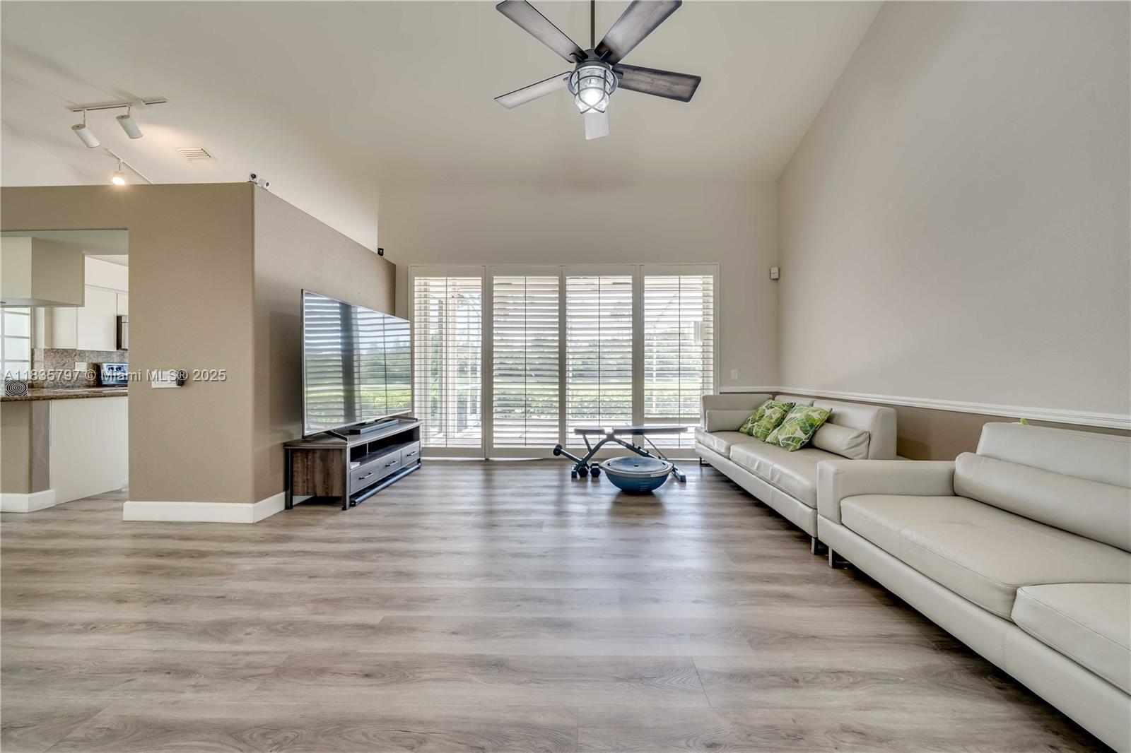 1174 Laguna Springs Dr