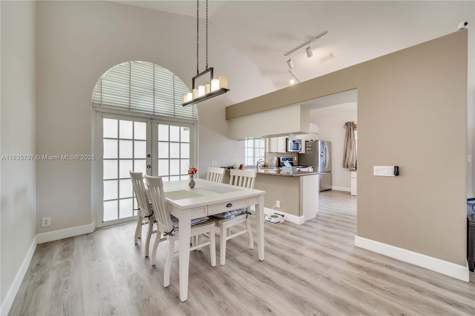 1174 Laguna Springs Dr