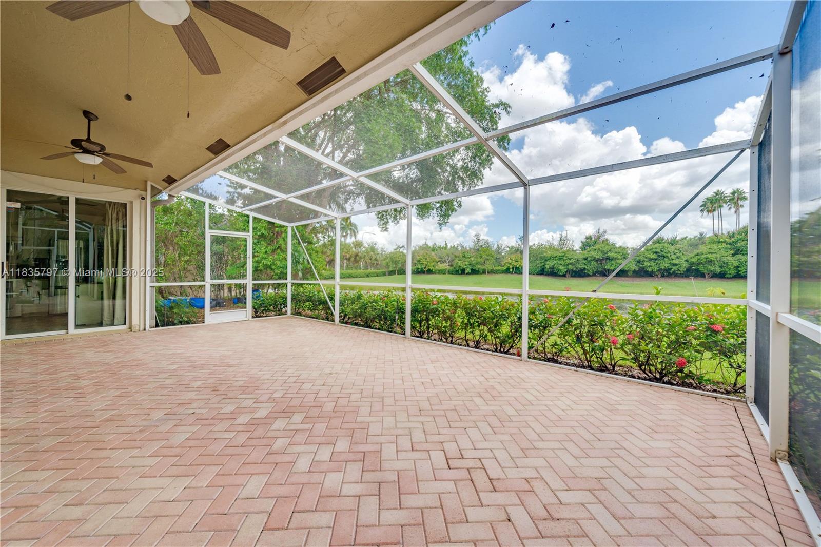 1174 Laguna Springs Dr