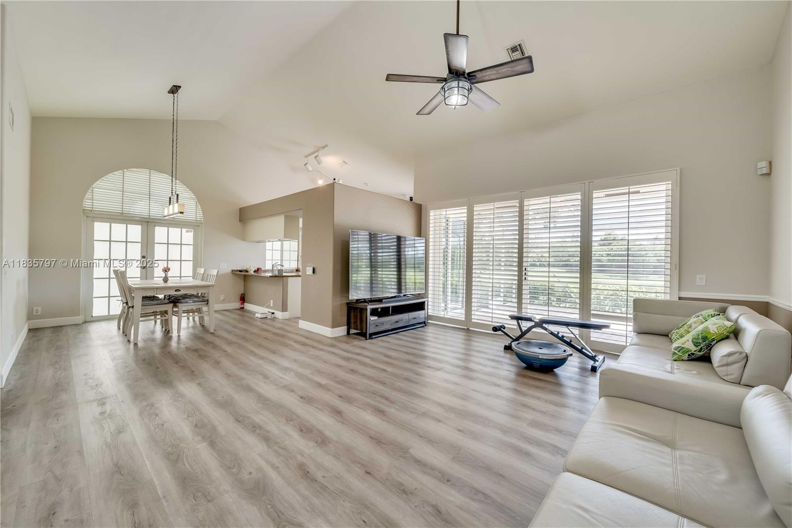 1174 Laguna Springs Dr