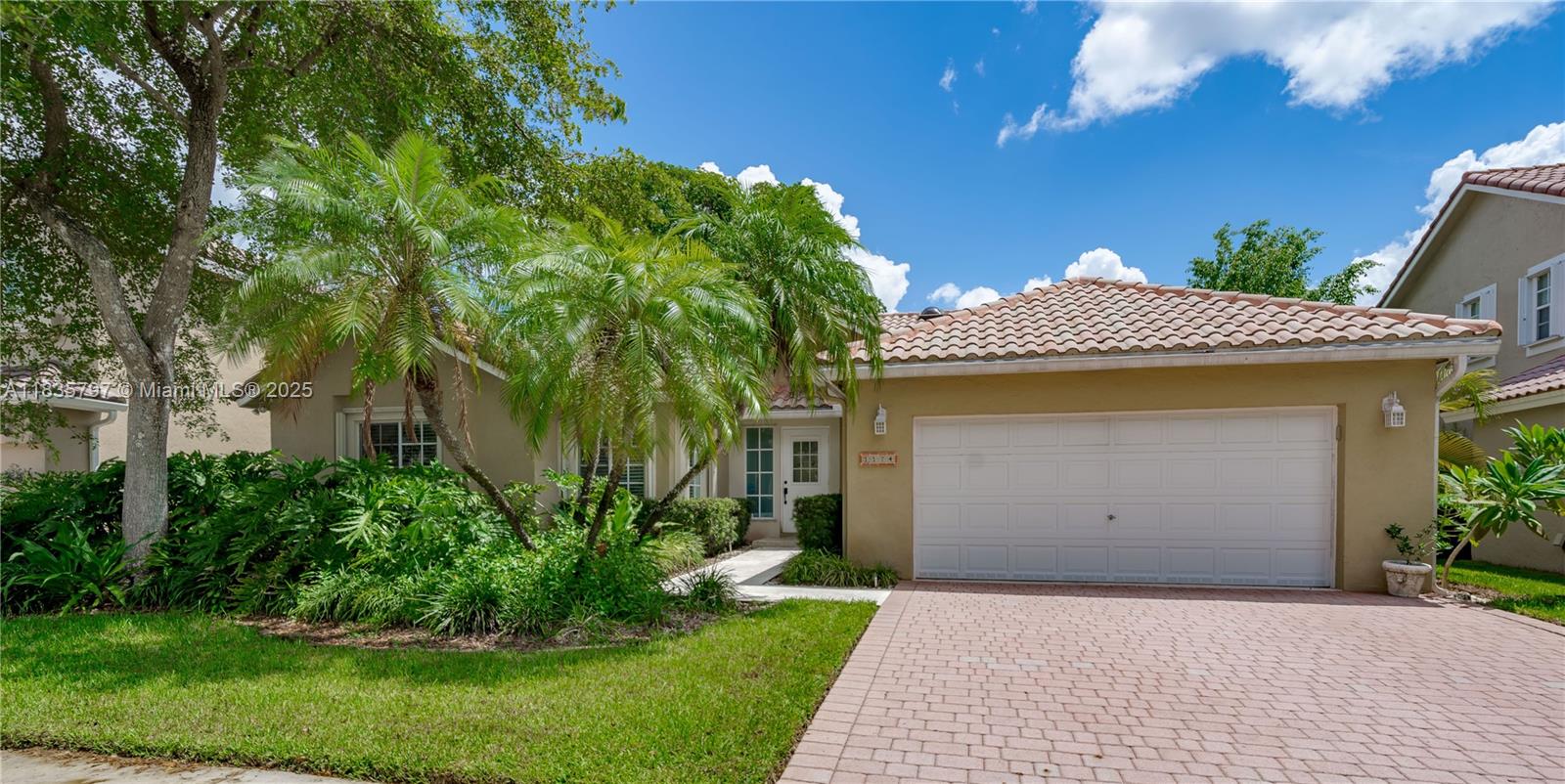 1174 Laguna Springs Dr