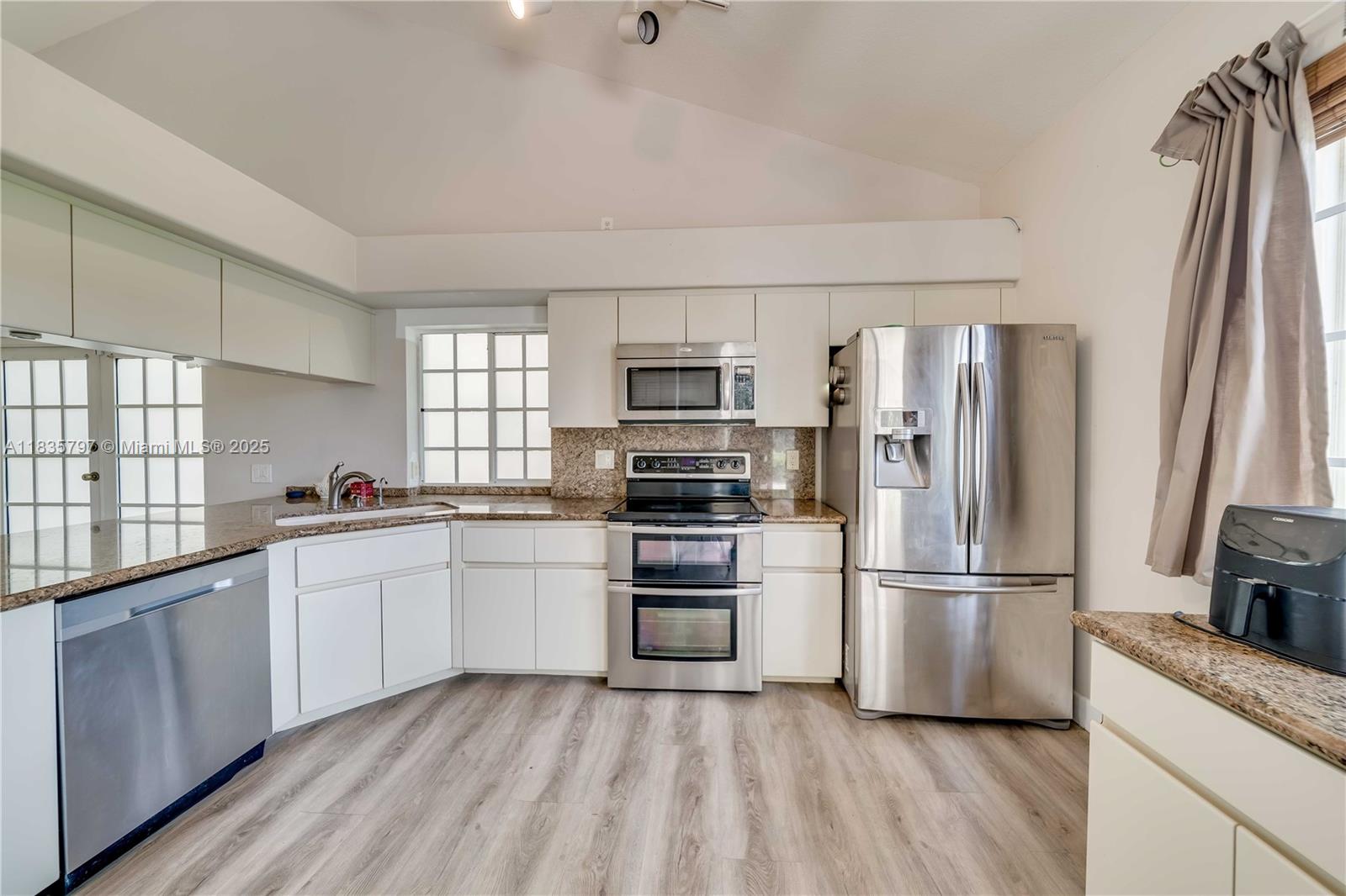 1174 Laguna Springs Dr