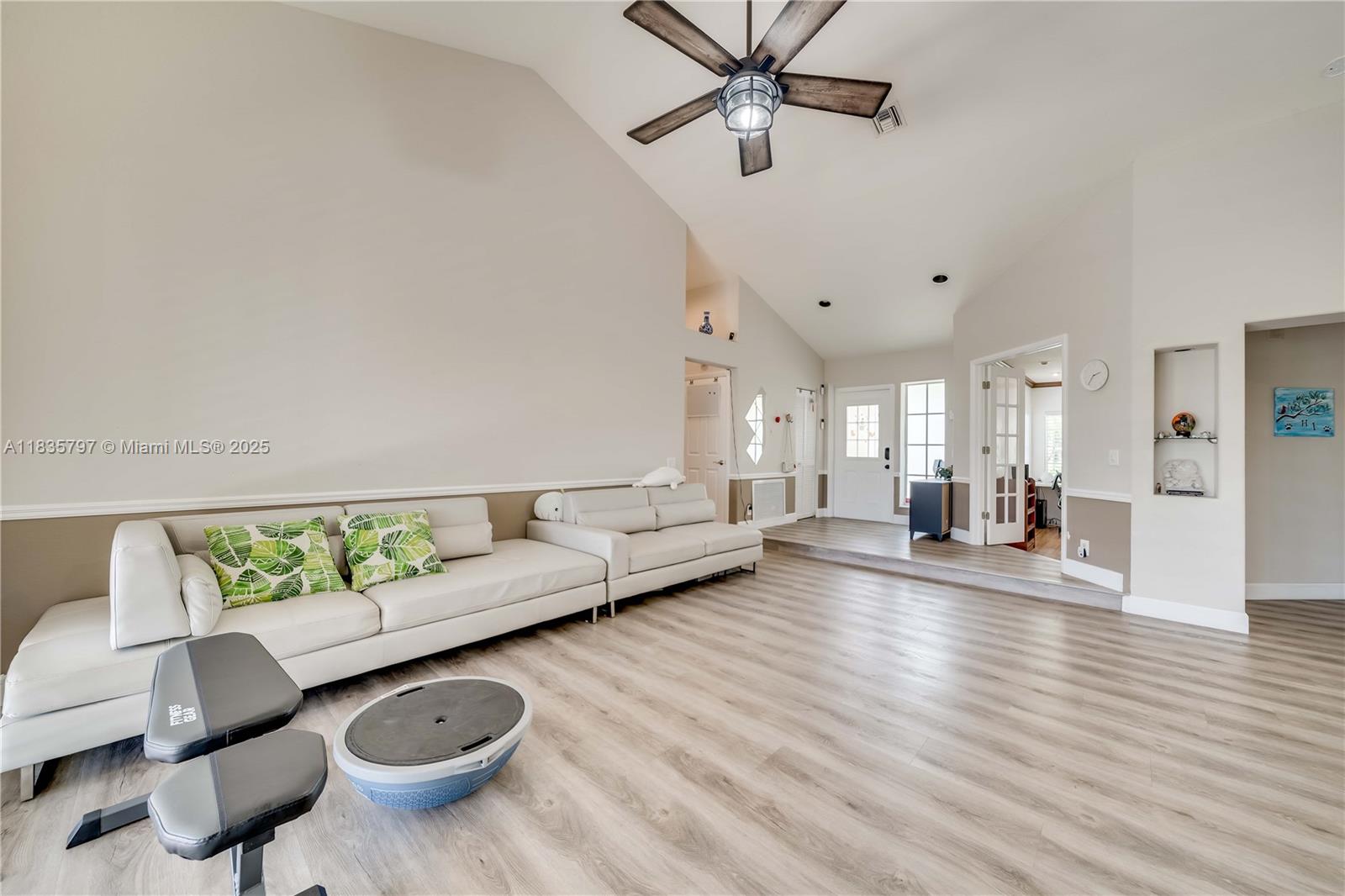 1174 Laguna Springs Dr