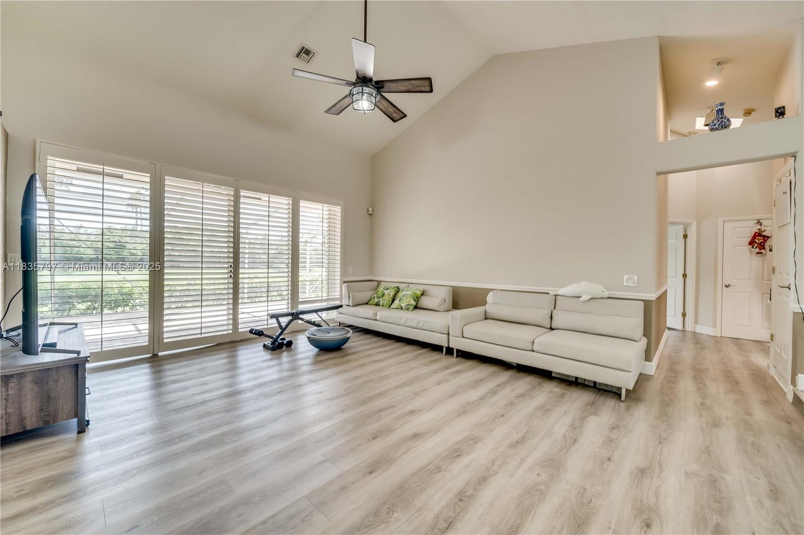 1174 Laguna Springs Dr