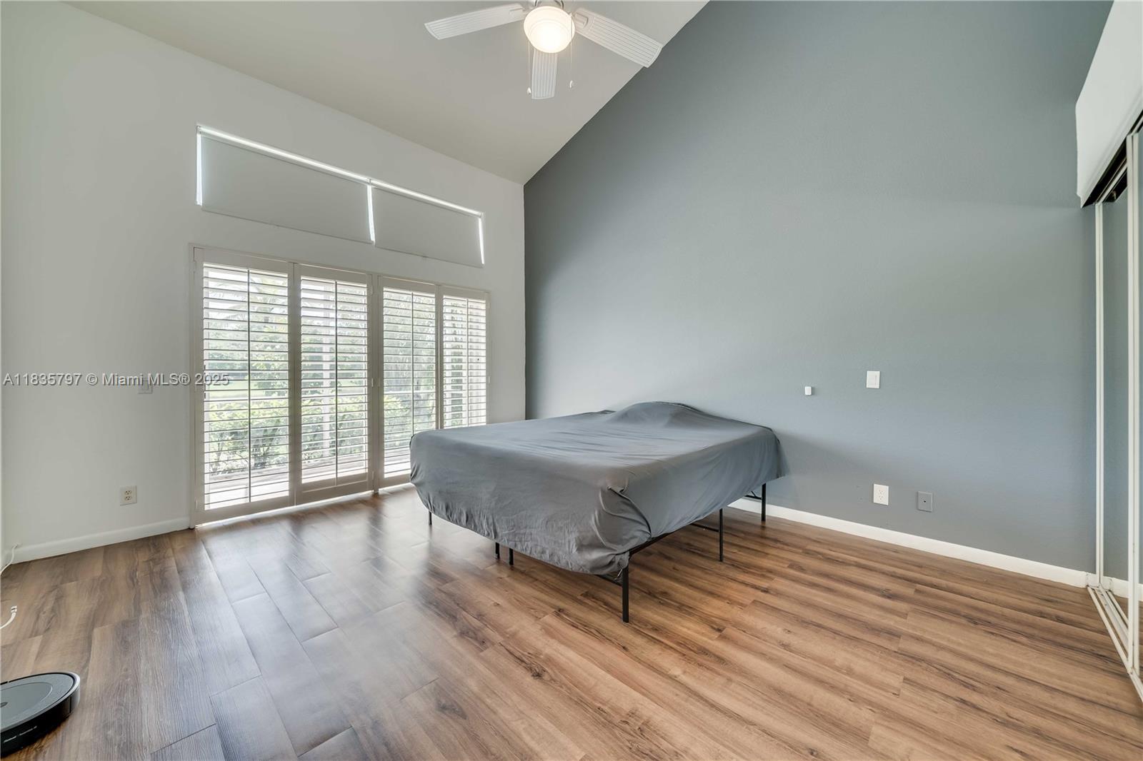 1174 Laguna Springs Dr