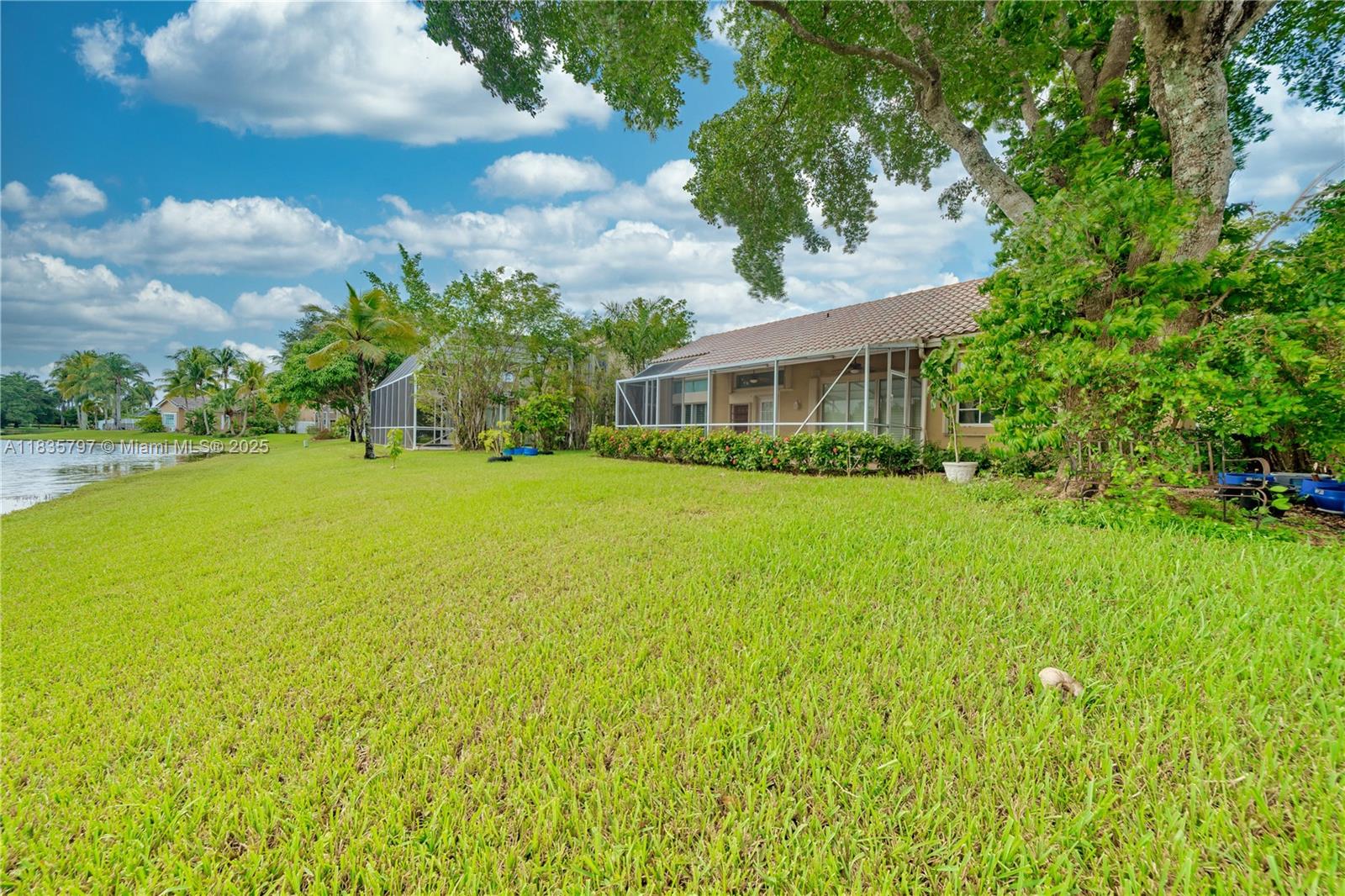 1174 Laguna Springs Dr