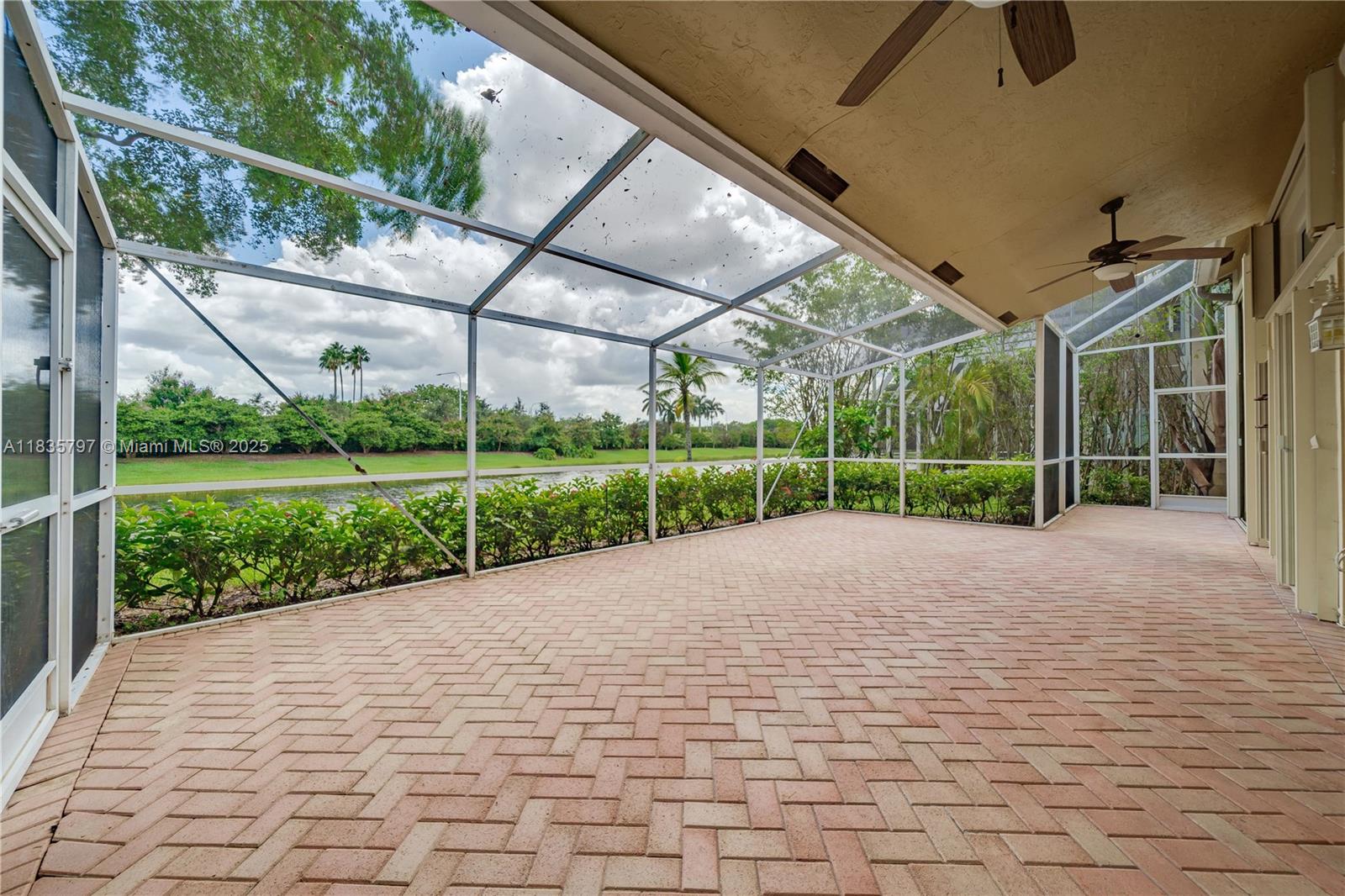 1174 Laguna Springs Dr