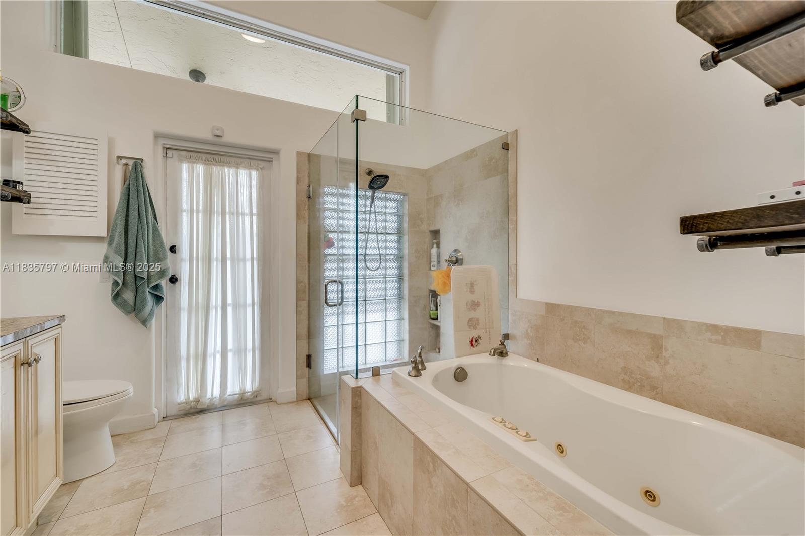 1174 Laguna Springs Dr