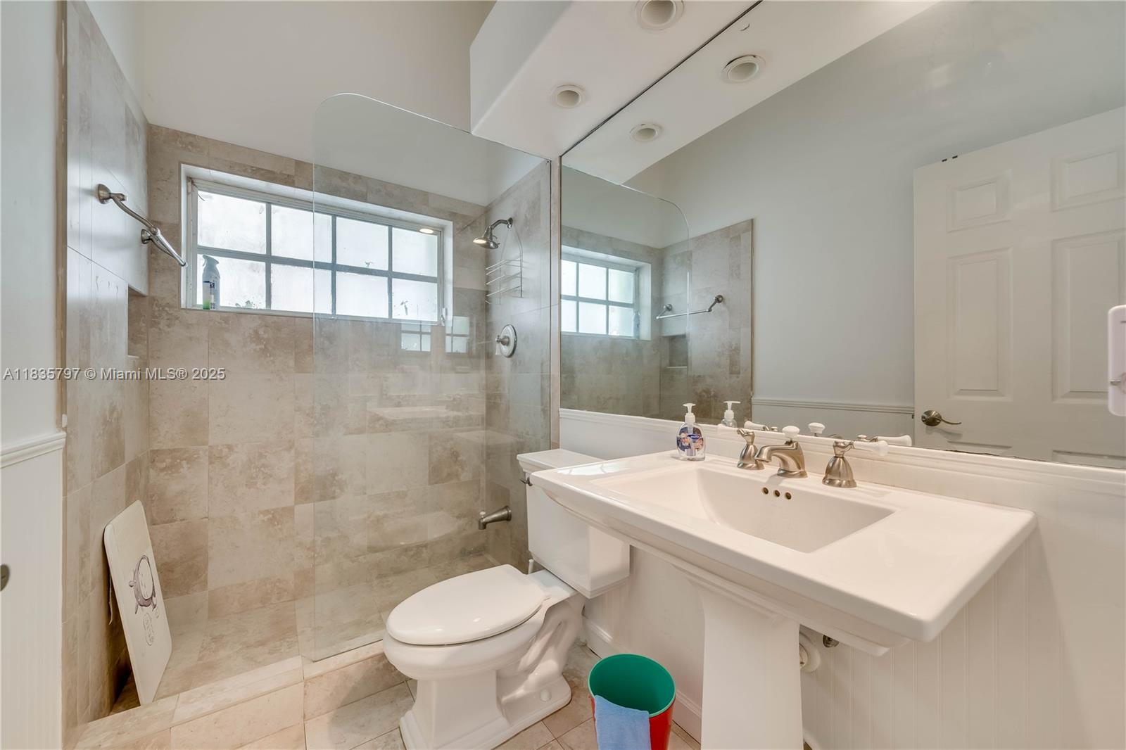 1174 Laguna Springs Dr