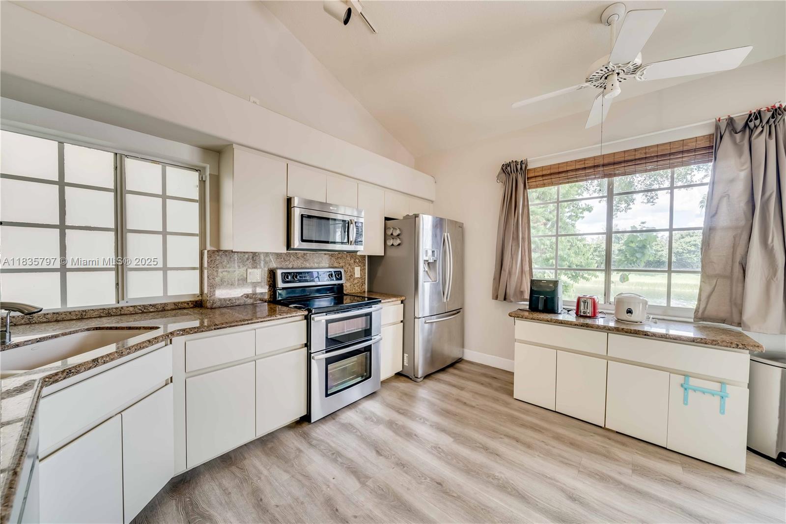 1174 Laguna Springs Dr