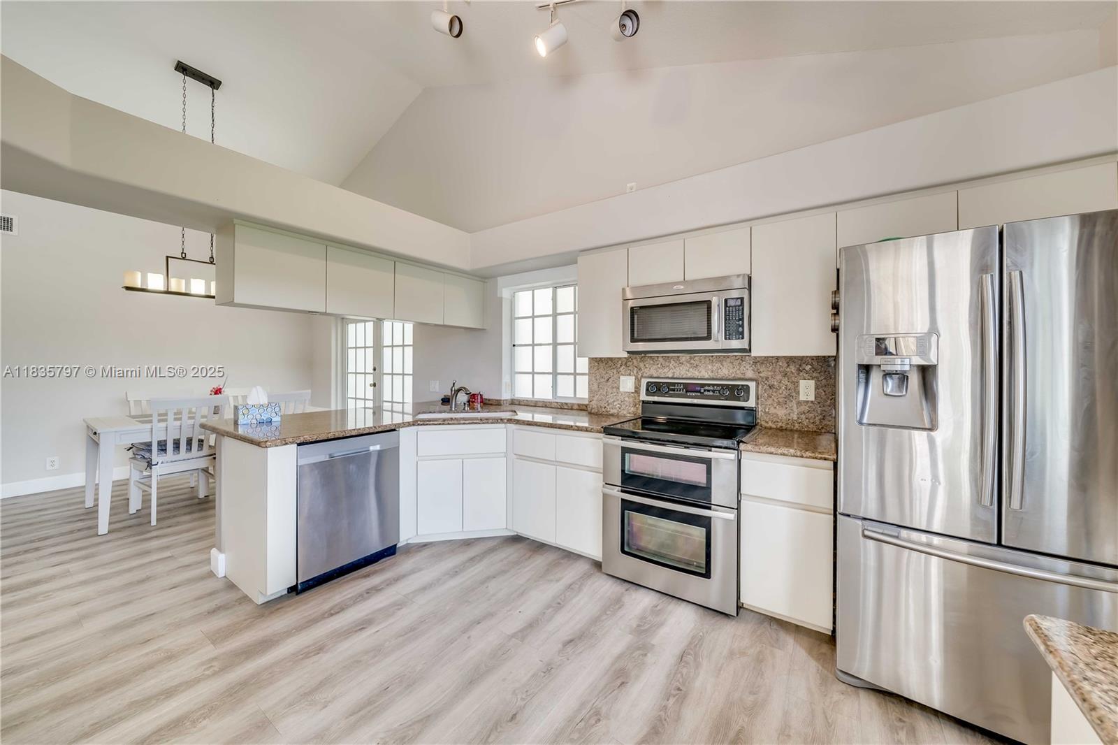 1174 Laguna Springs Dr