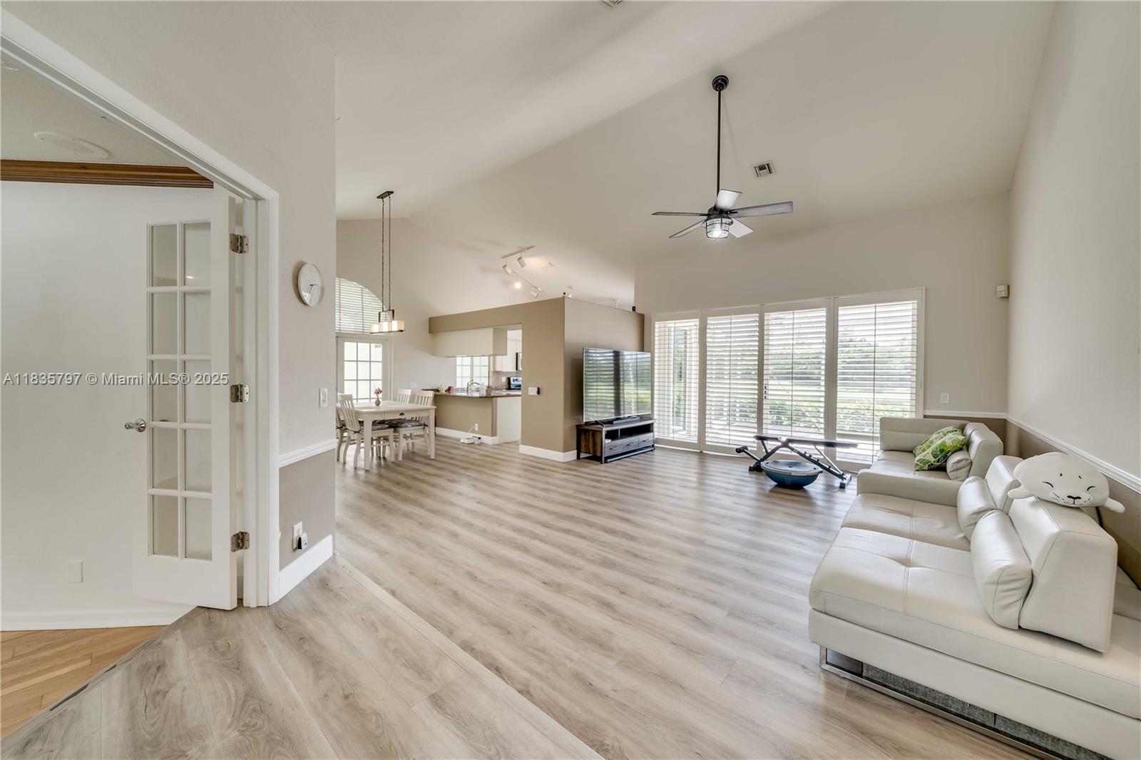 1174 Laguna Springs Dr