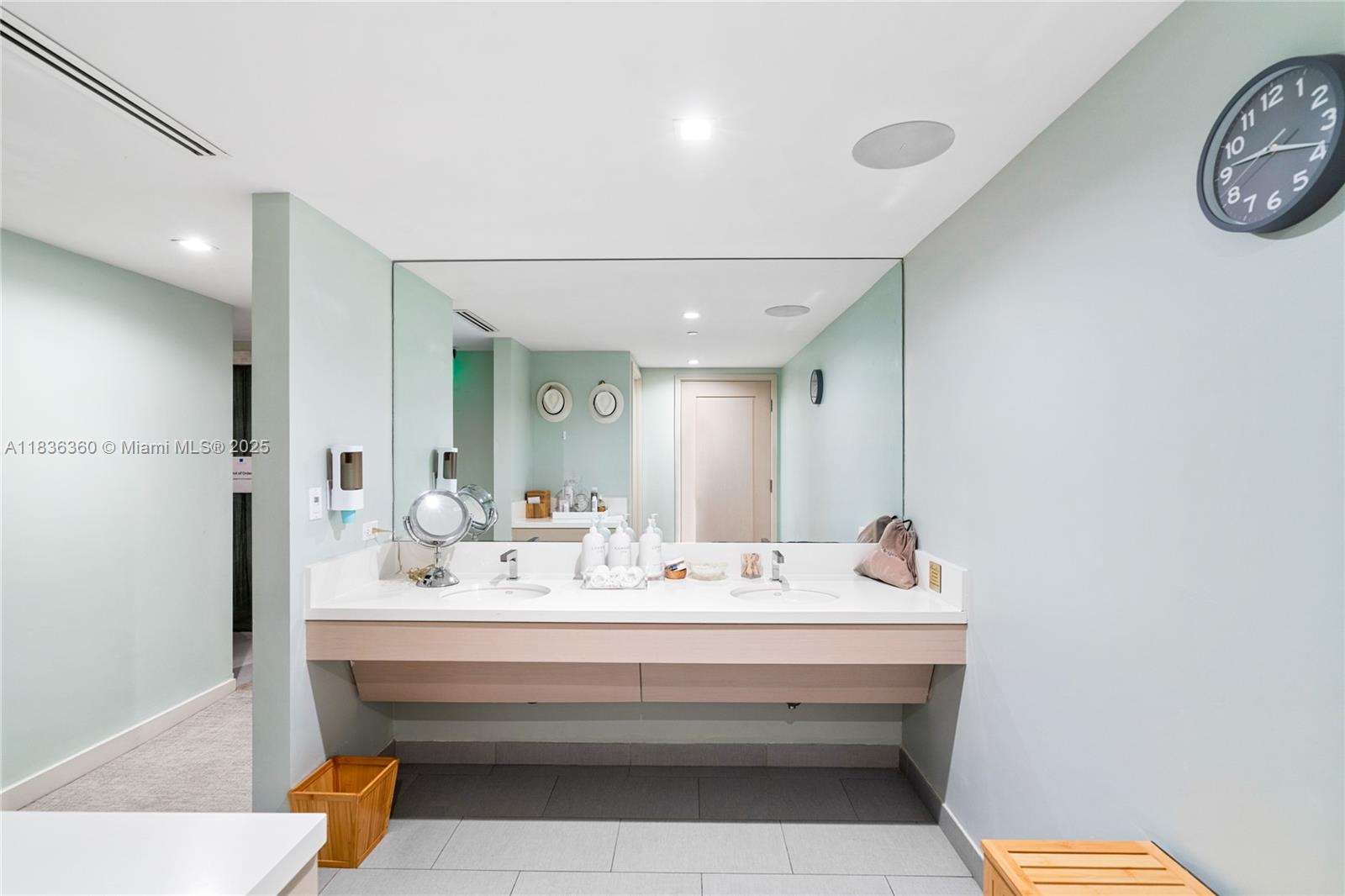 551 N Fort Lauderdale Beach Blvd Unit: R1909