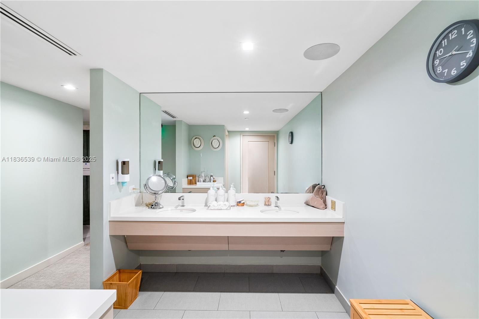 551 N Fort Lauderdale Beach Blvd Unit: R201