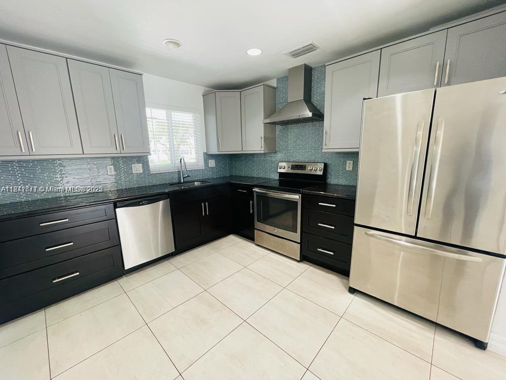 1900 NE 41st St # 0