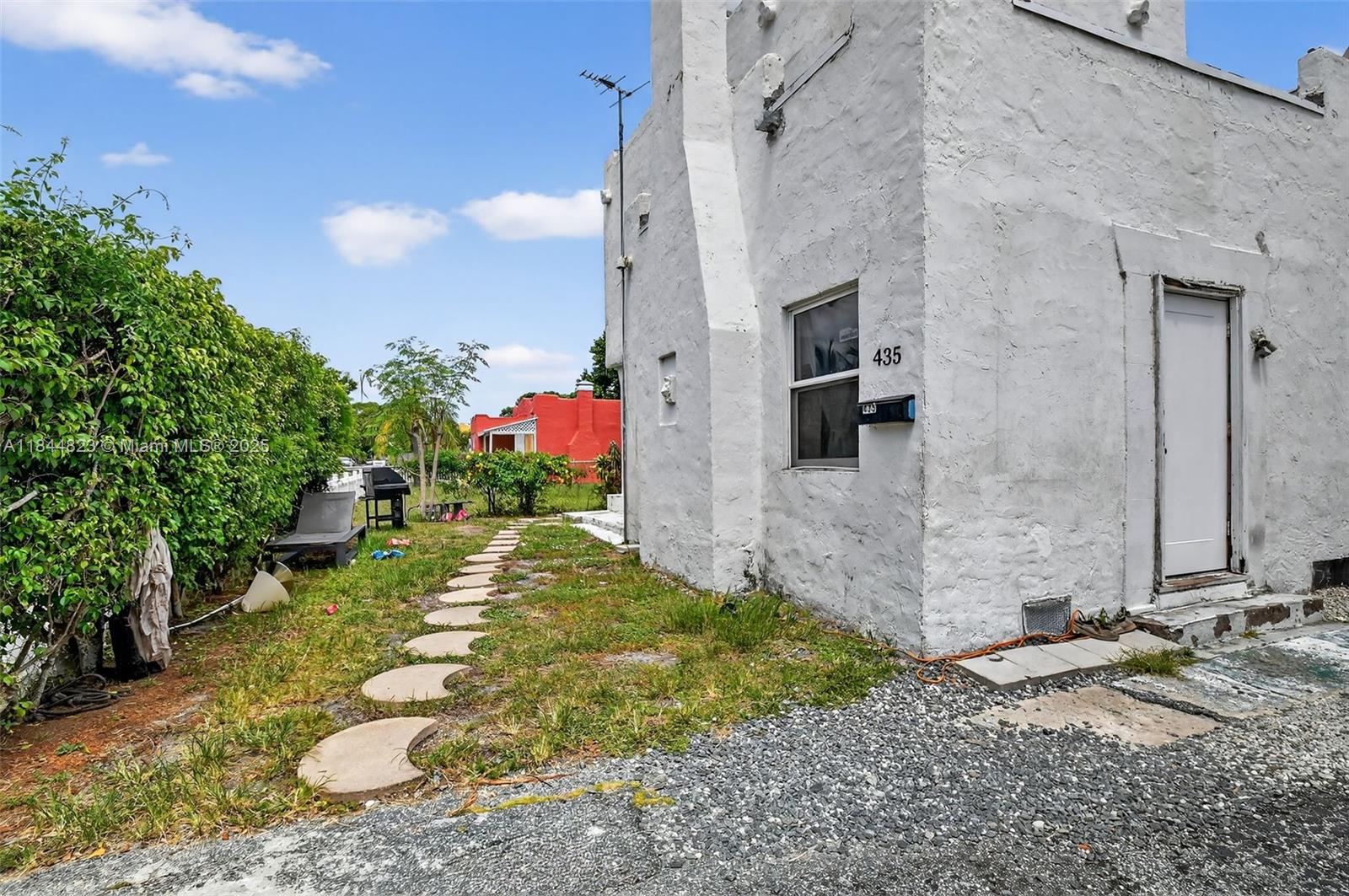 435 Avenida Alegre