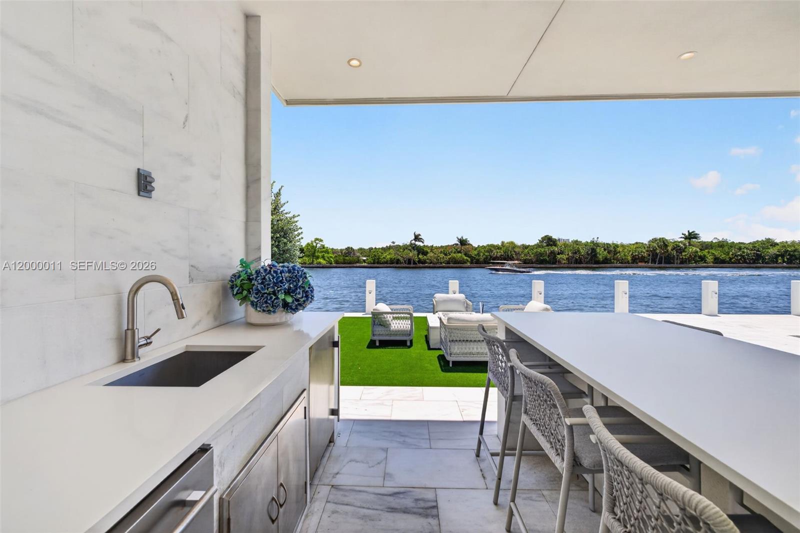 2010 Intracoastal Dr