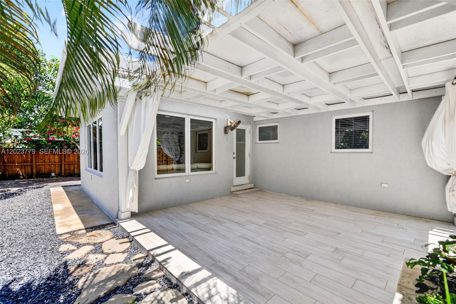 709 NW 9th Ct