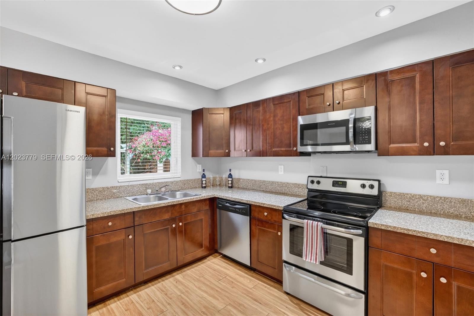 709 NW 9th Ct