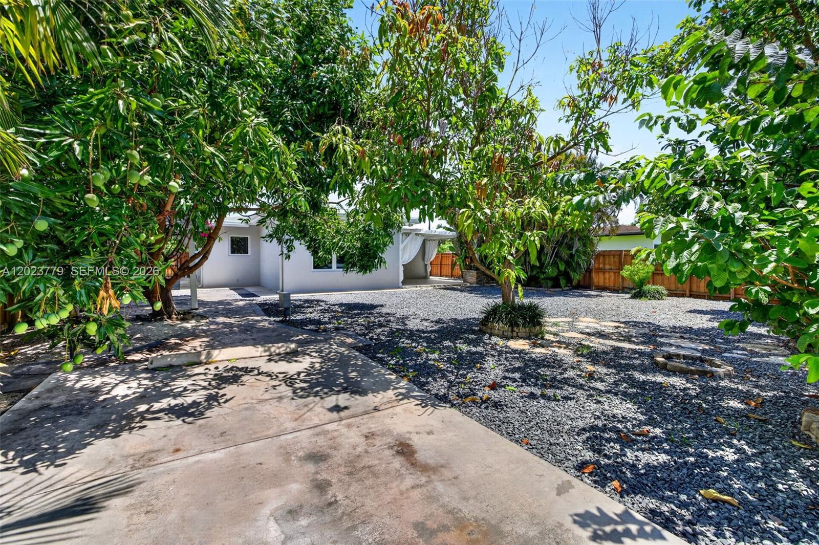 709 NW 9th Ct