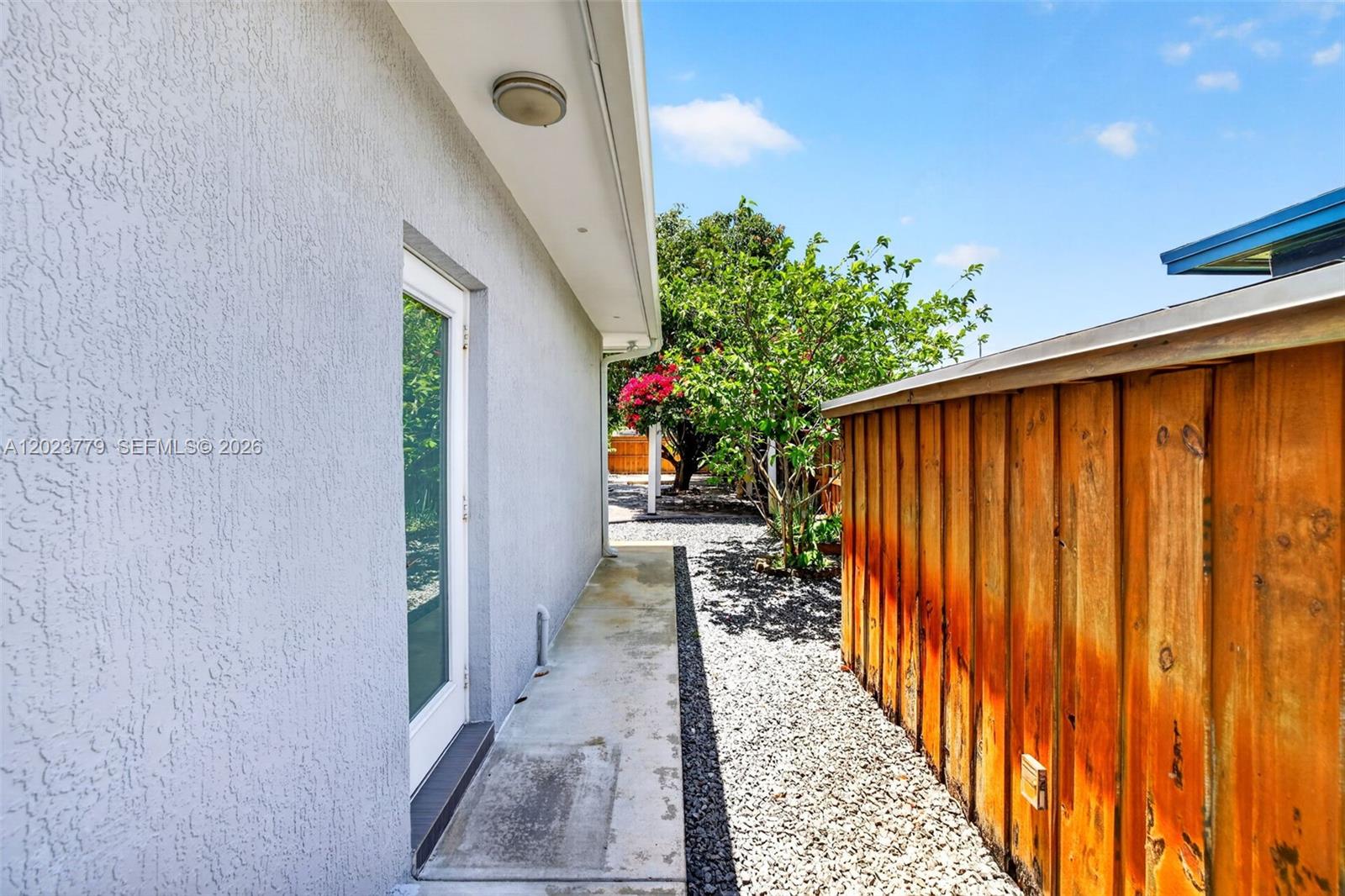 709 NW 9th Ct