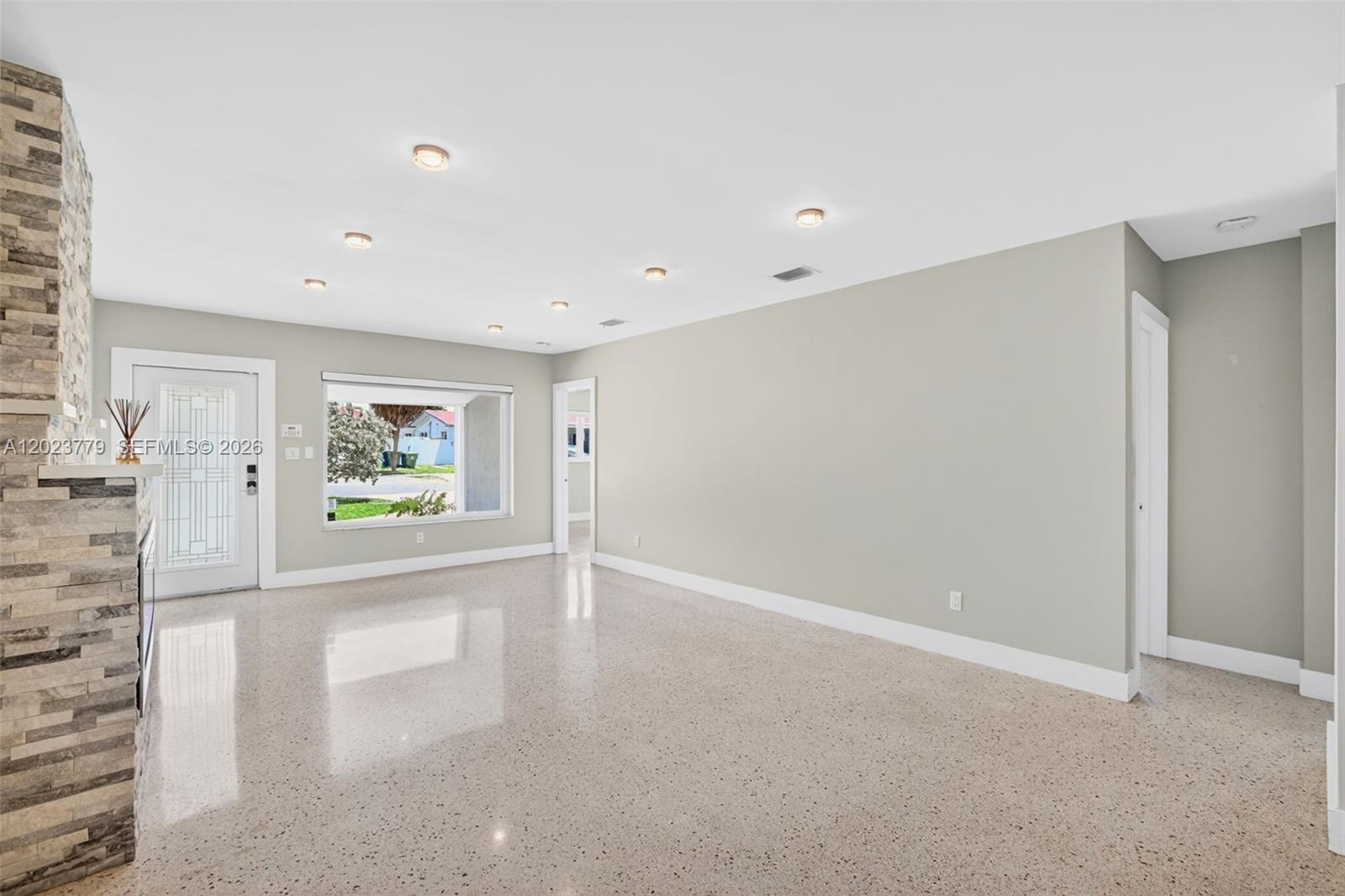 709 NW 9th Ct