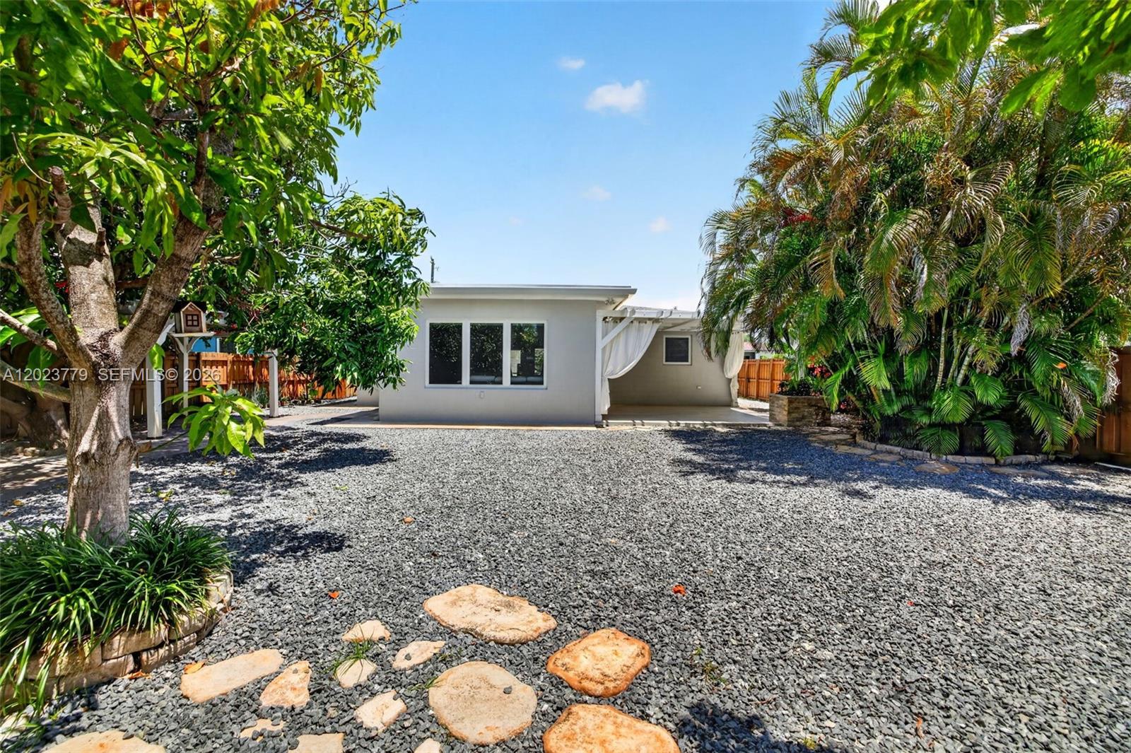 709 NW 9th Ct