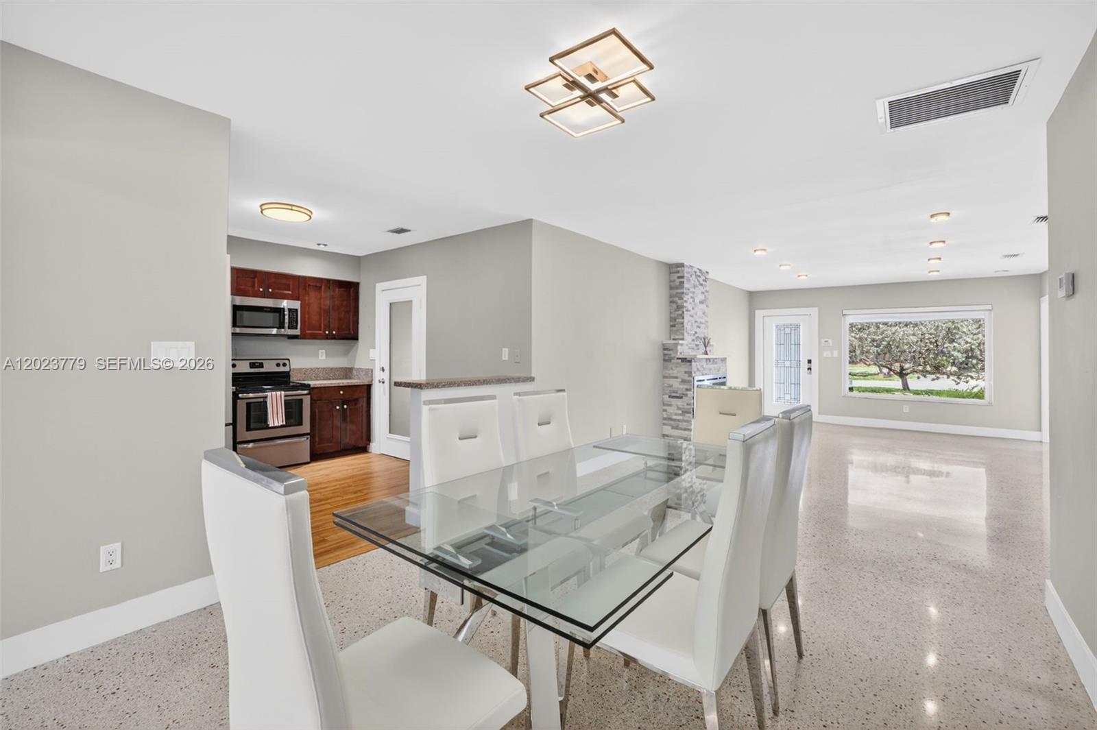 709 NW 9th Ct