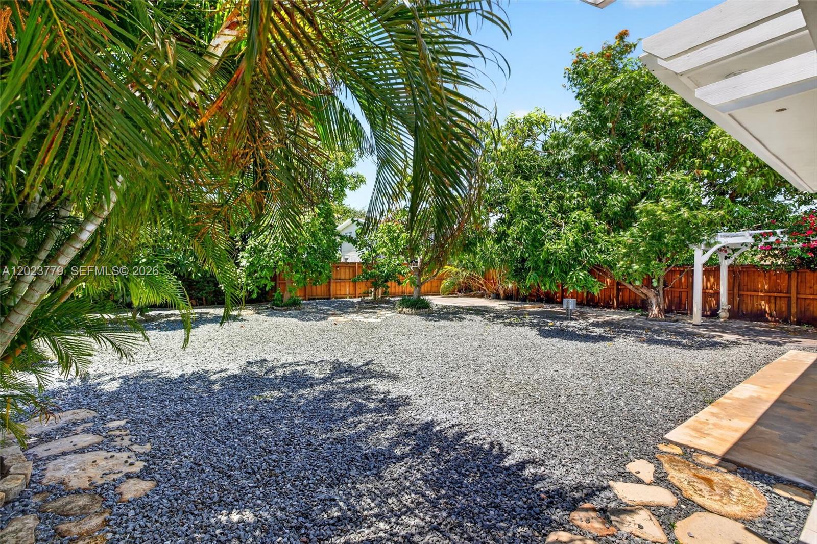 709 NW 9th Ct