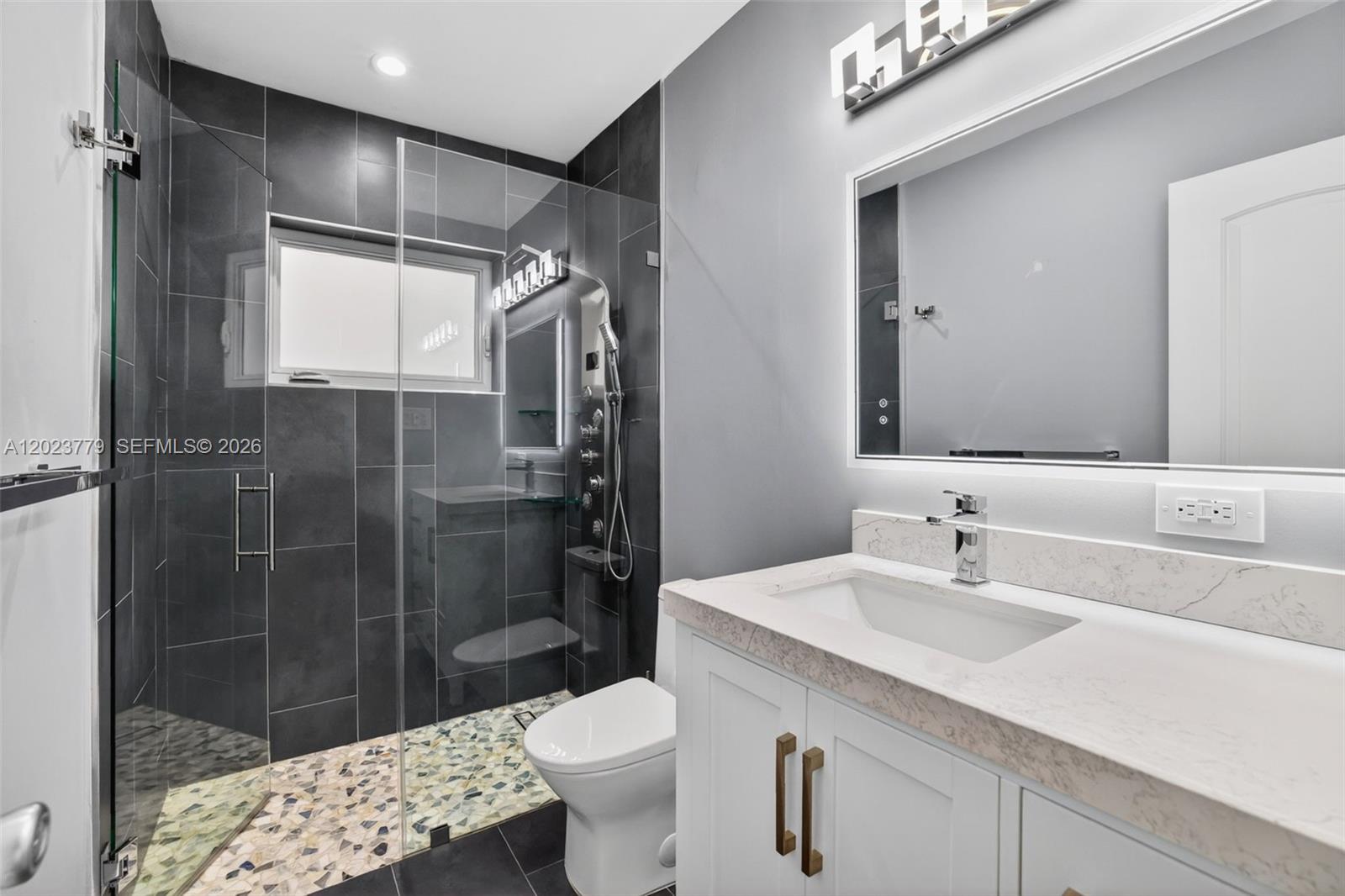 709 NW 9th Ct