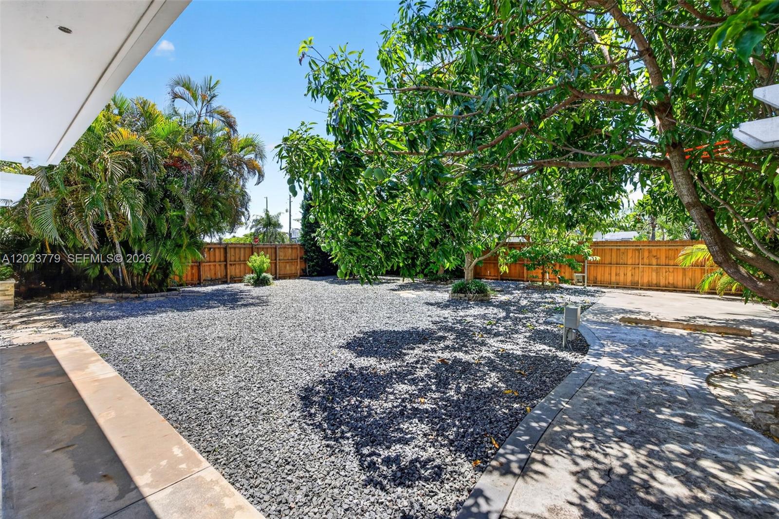 709 NW 9th Ct