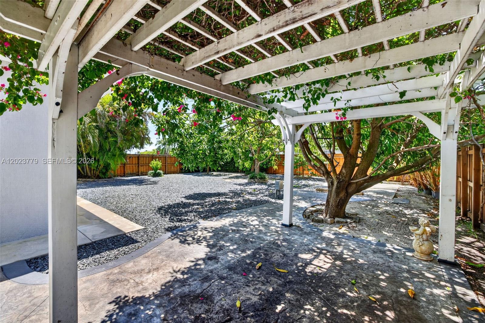 709 NW 9th Ct