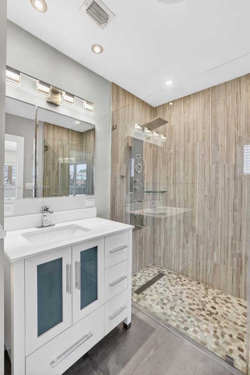 709 NW 9th Ct