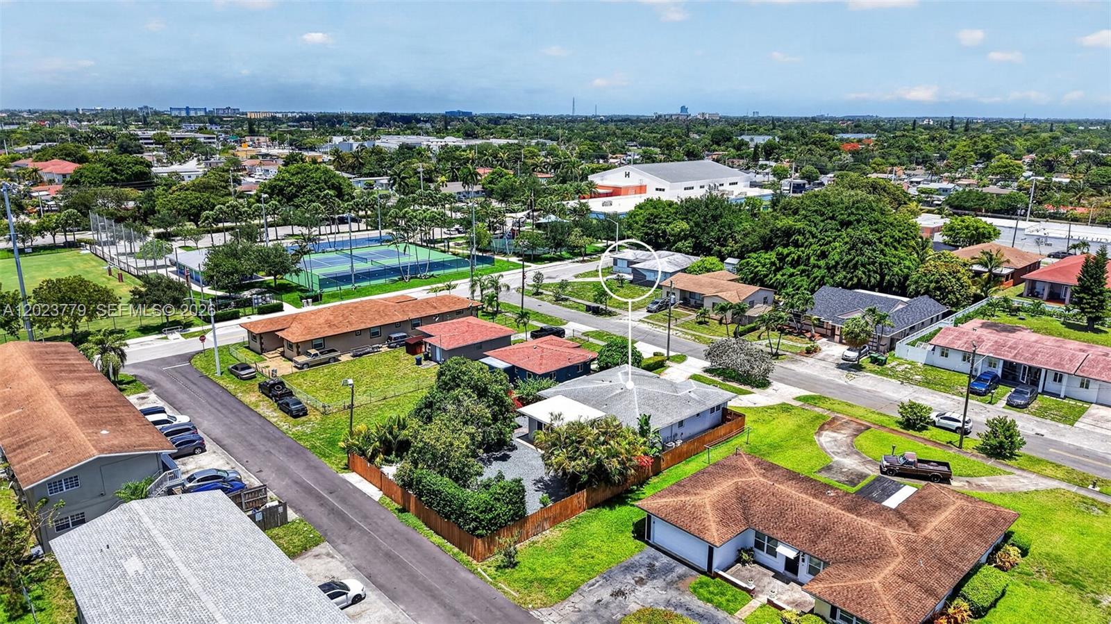 709 NW 9th Ct