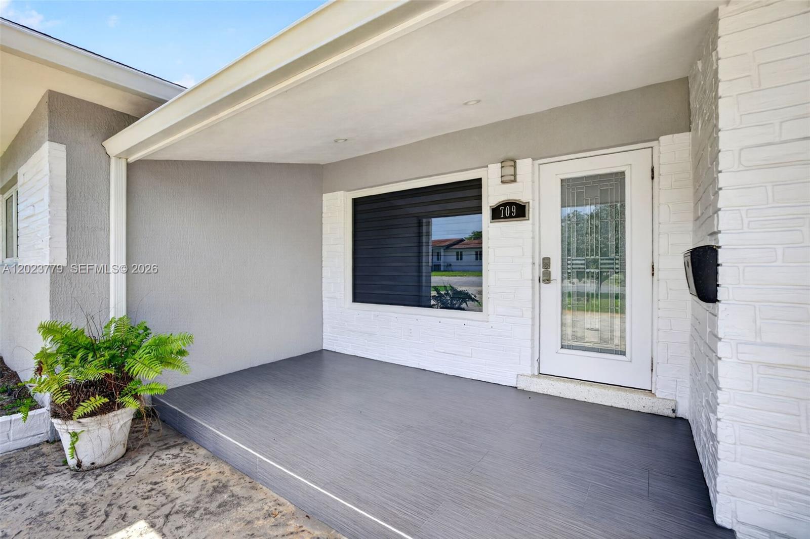 709 NW 9th Ct