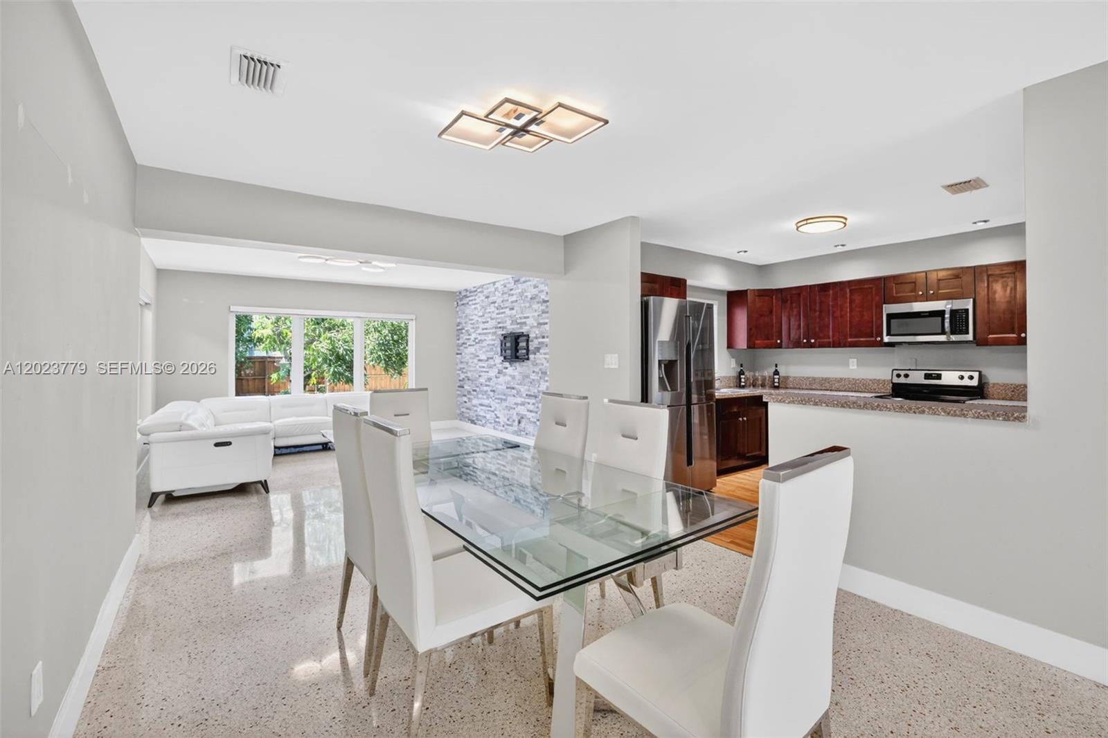 709 NW 9th Ct