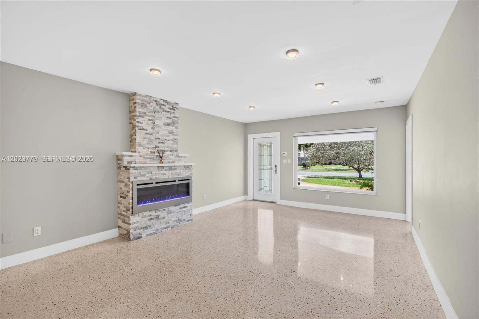 709 NW 9th Ct