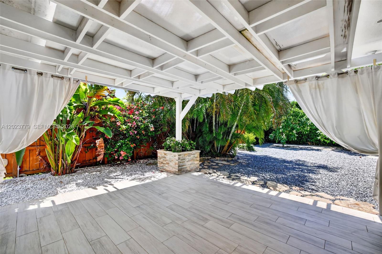 709 NW 9th Ct