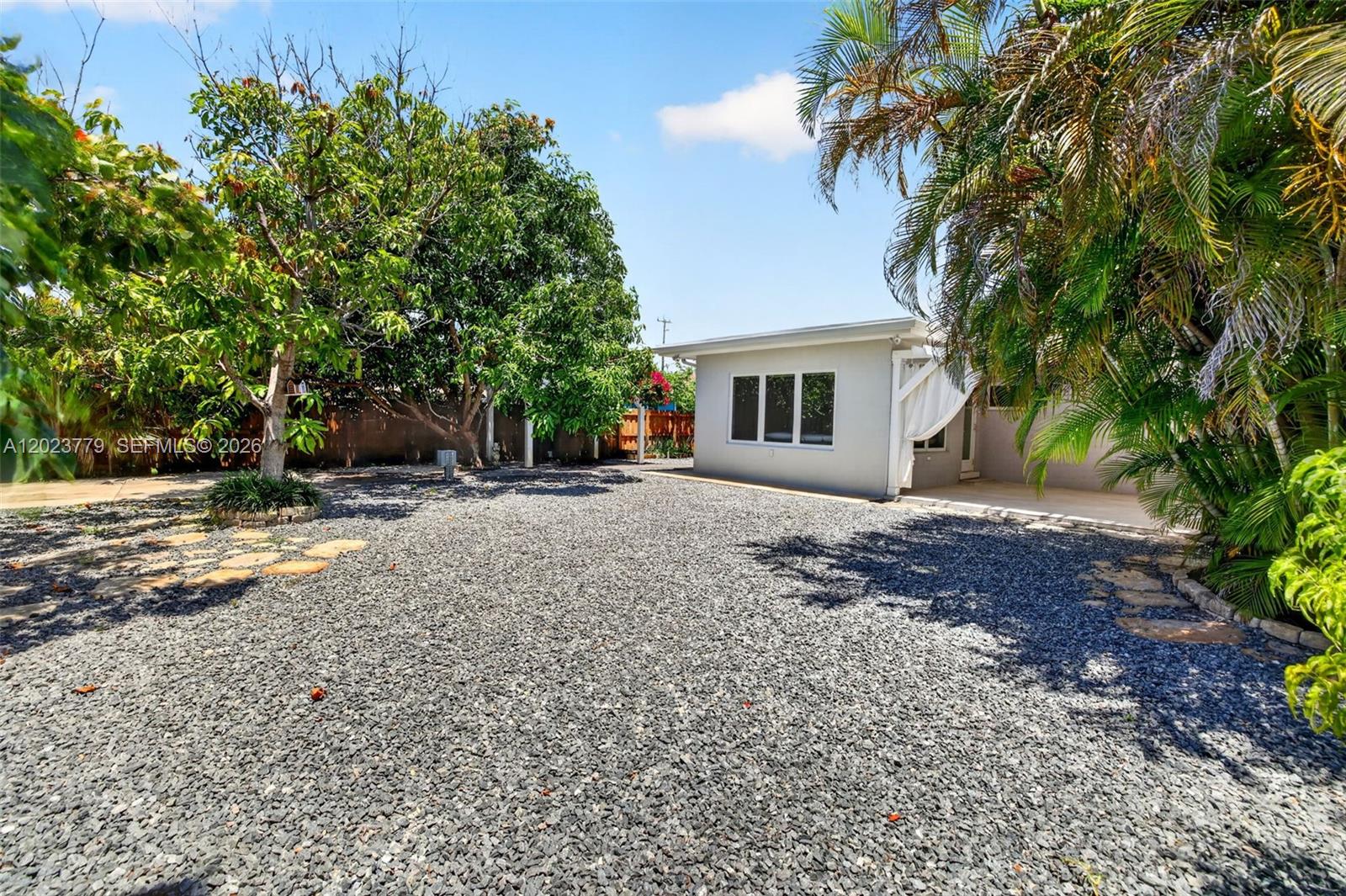 709 NW 9th Ct