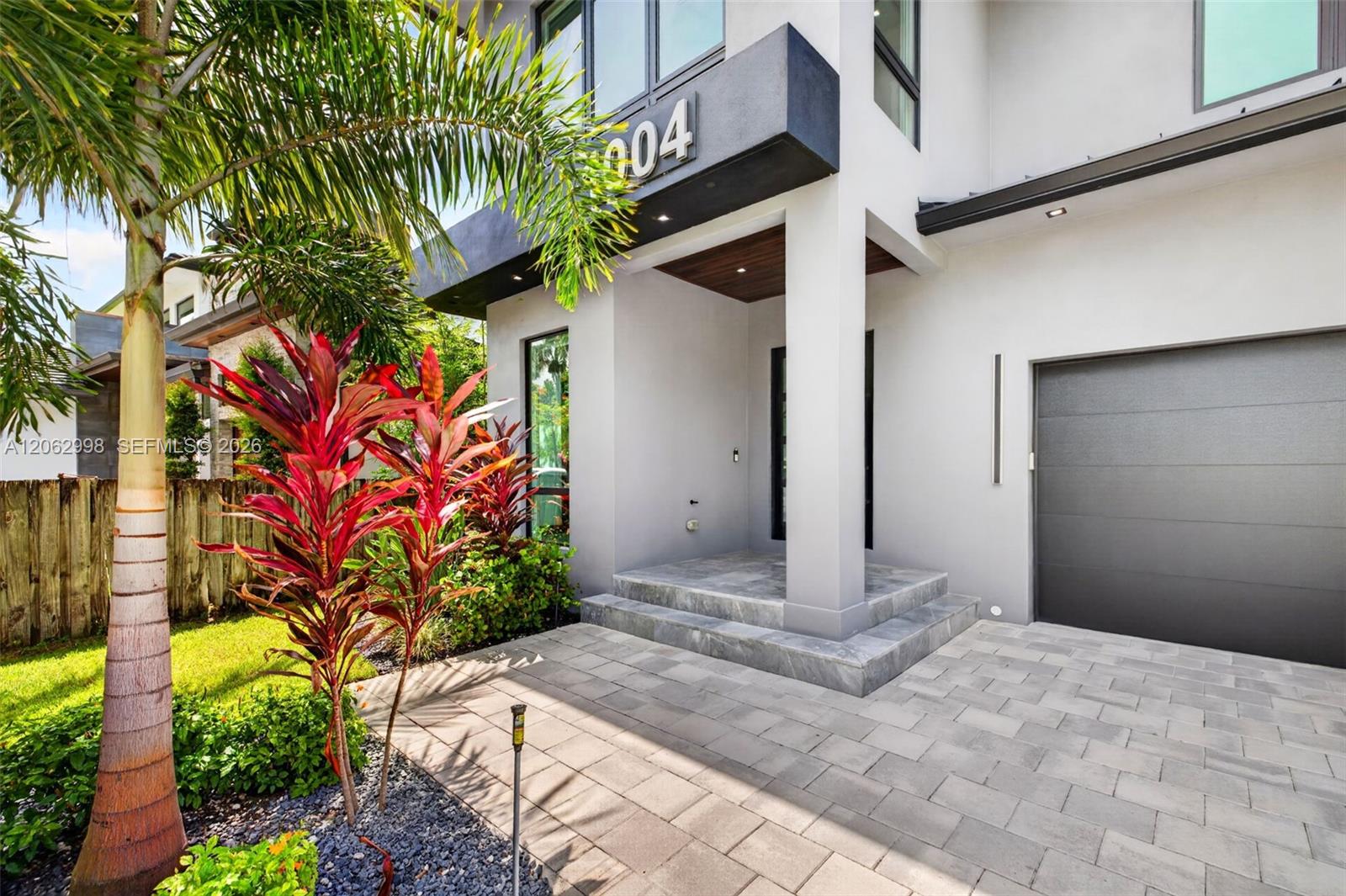 1004 SW 5th Pl