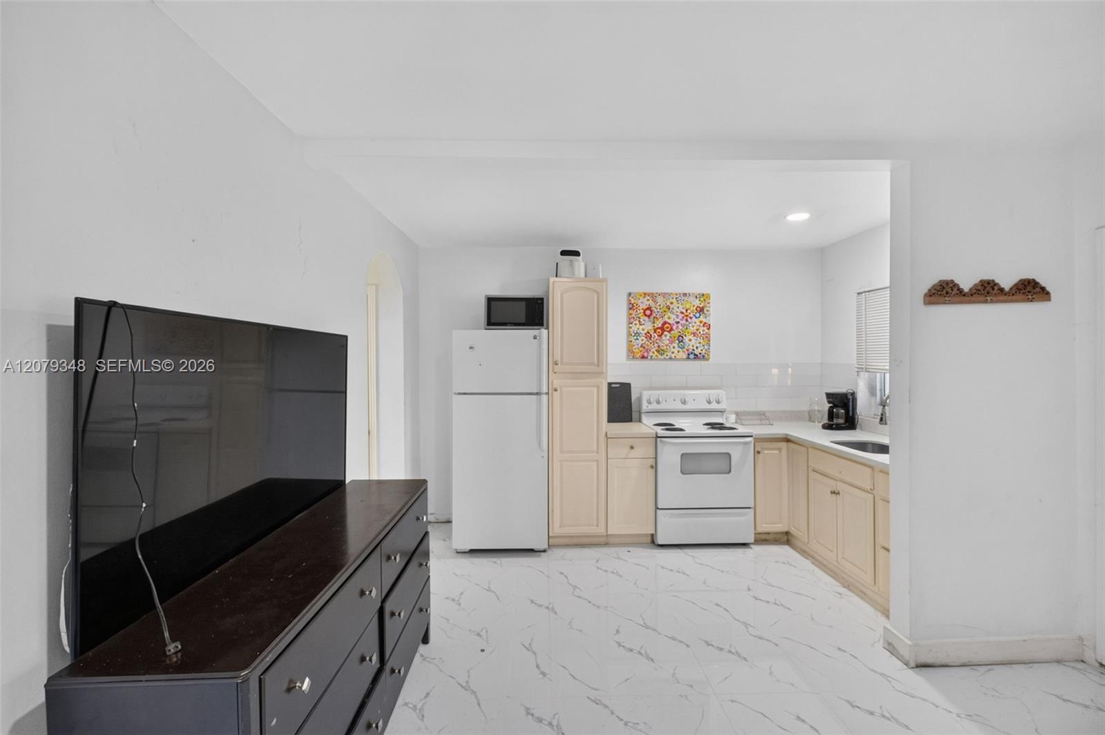 635 SW 16th Ave # 2