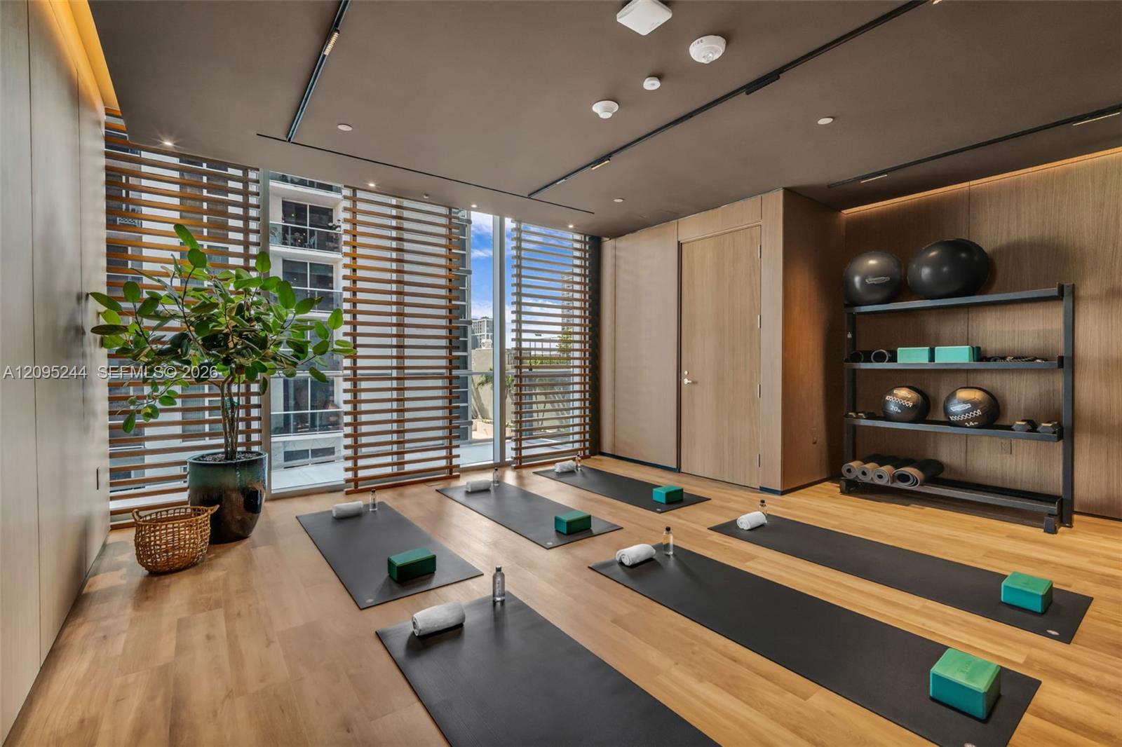 1400 biscayne blvd # 602