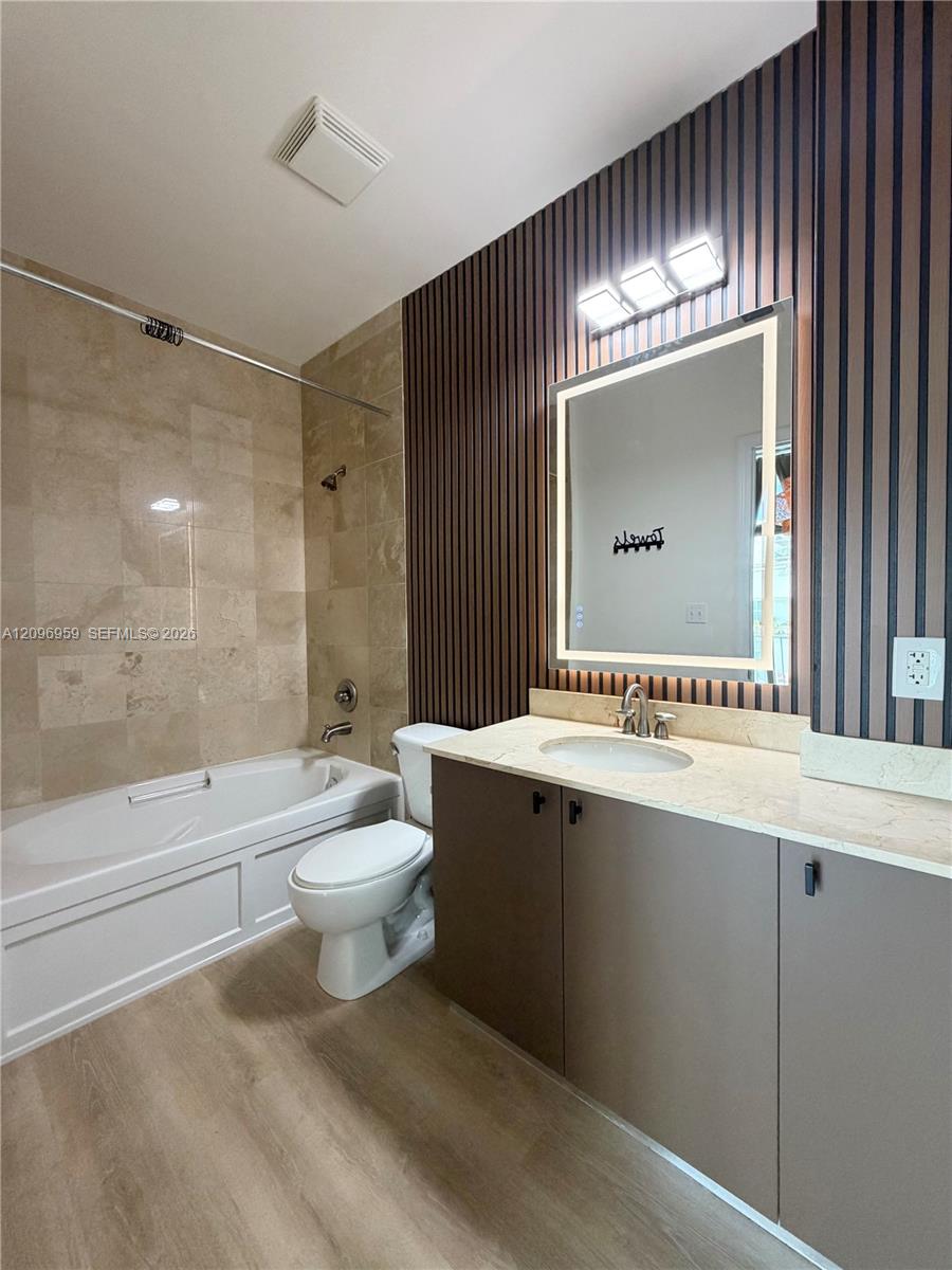 2100 Van Buren St # 508