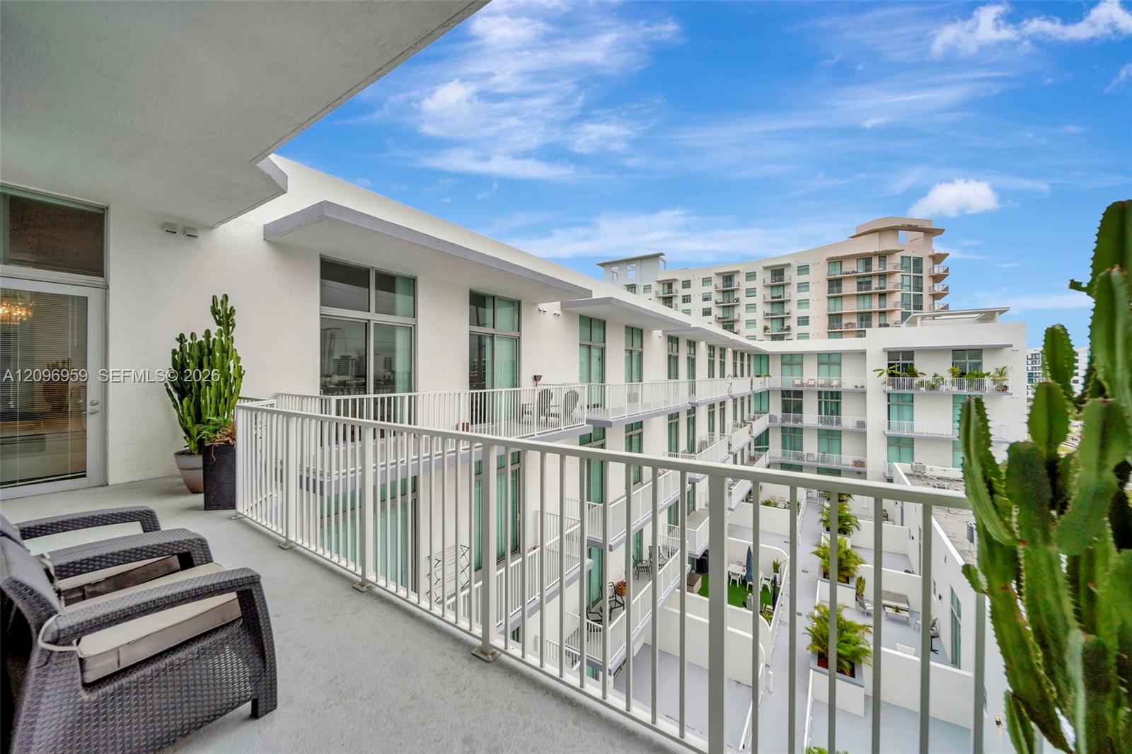 2100 Van Buren St # 508