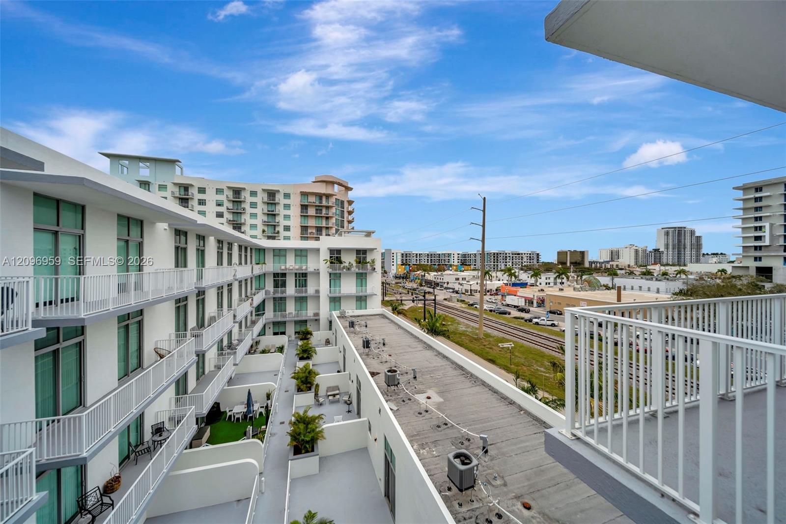 2100 Van Buren St # 508