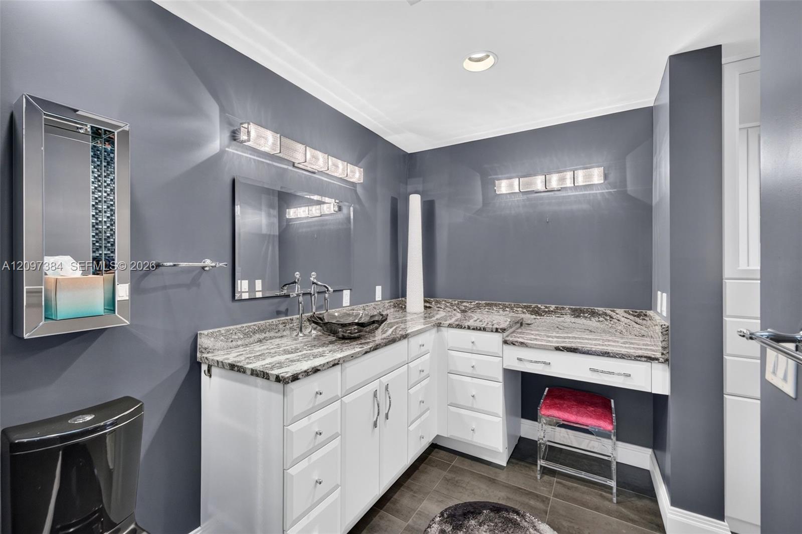 8 Port Side Dr # 8A