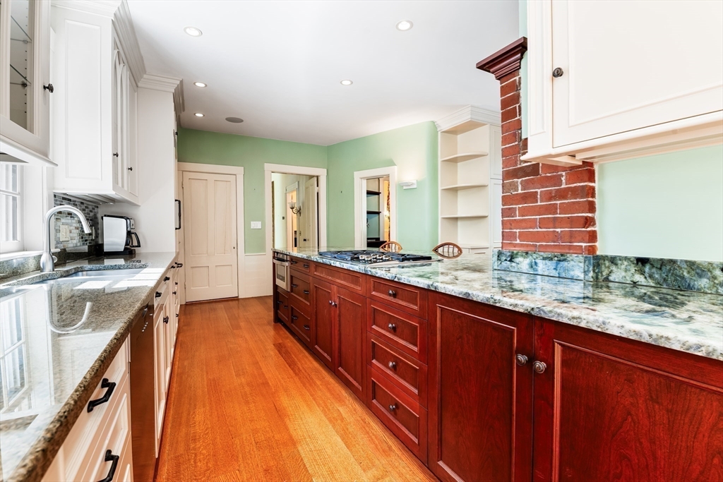 62 Old River Place